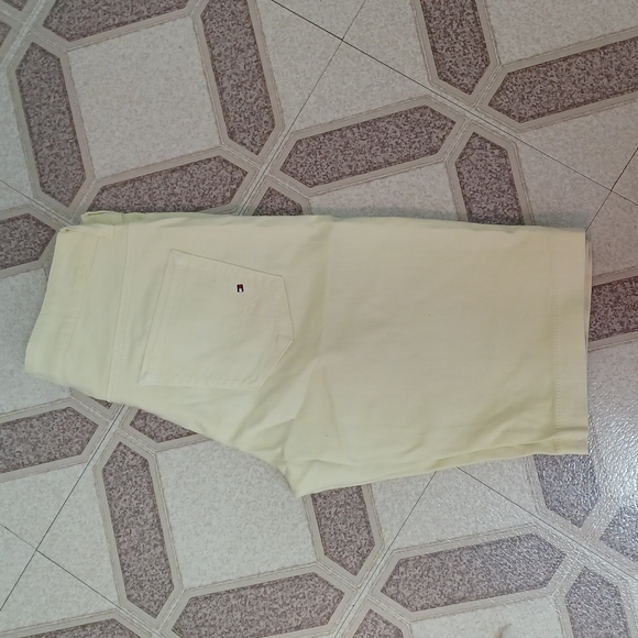 Tommy Yellow Shorts Jeans  🩳 size 2 - Picture 3 of 13